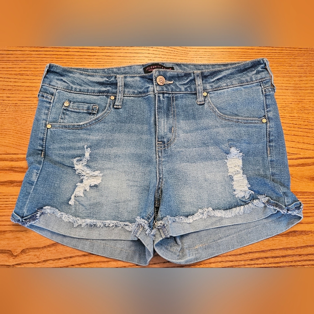 Like New Womens Celebrity Pink Jean Shorts Size 7/28